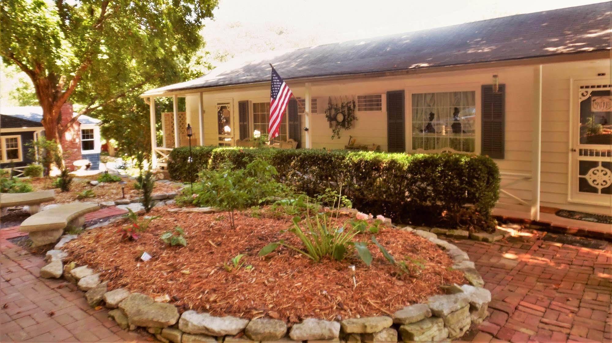 Maple Leaf Cottage Inn Elsah Kültér fotó